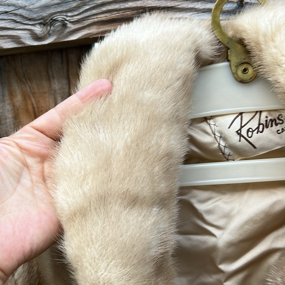 Vintage Robinson California  authentic fur over the shoulder coat.❤️ - Picture 5 of 17